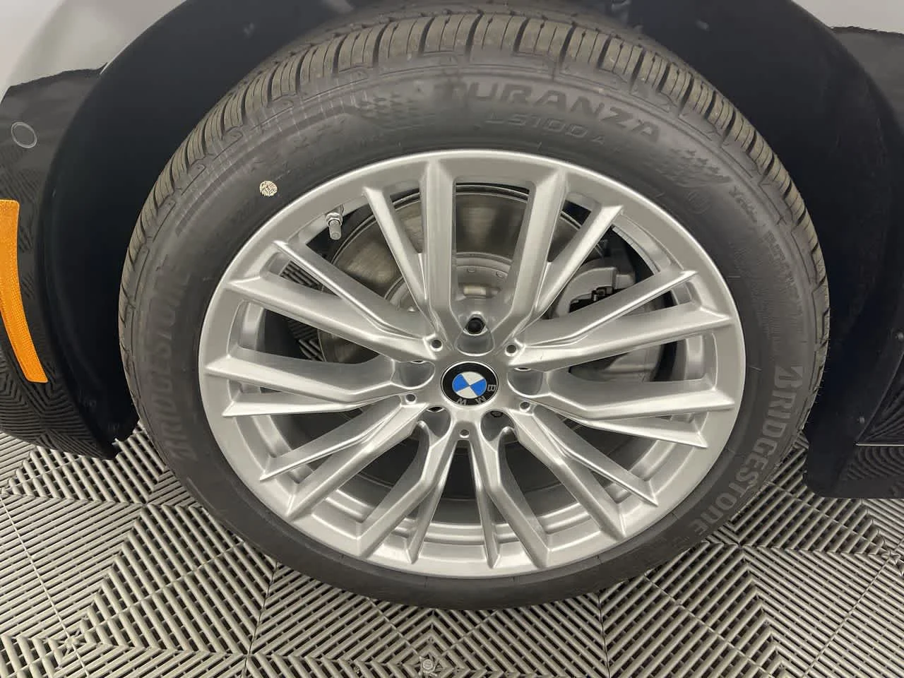 2024 BMW 3 Series 330i - Photo 8