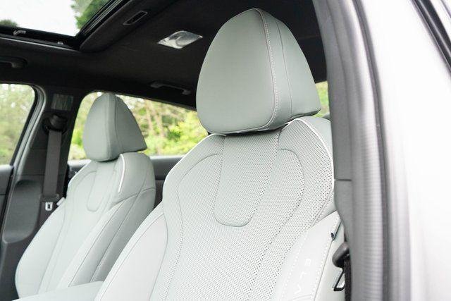 2025 Hyundai Elantra Limited - Photo 16