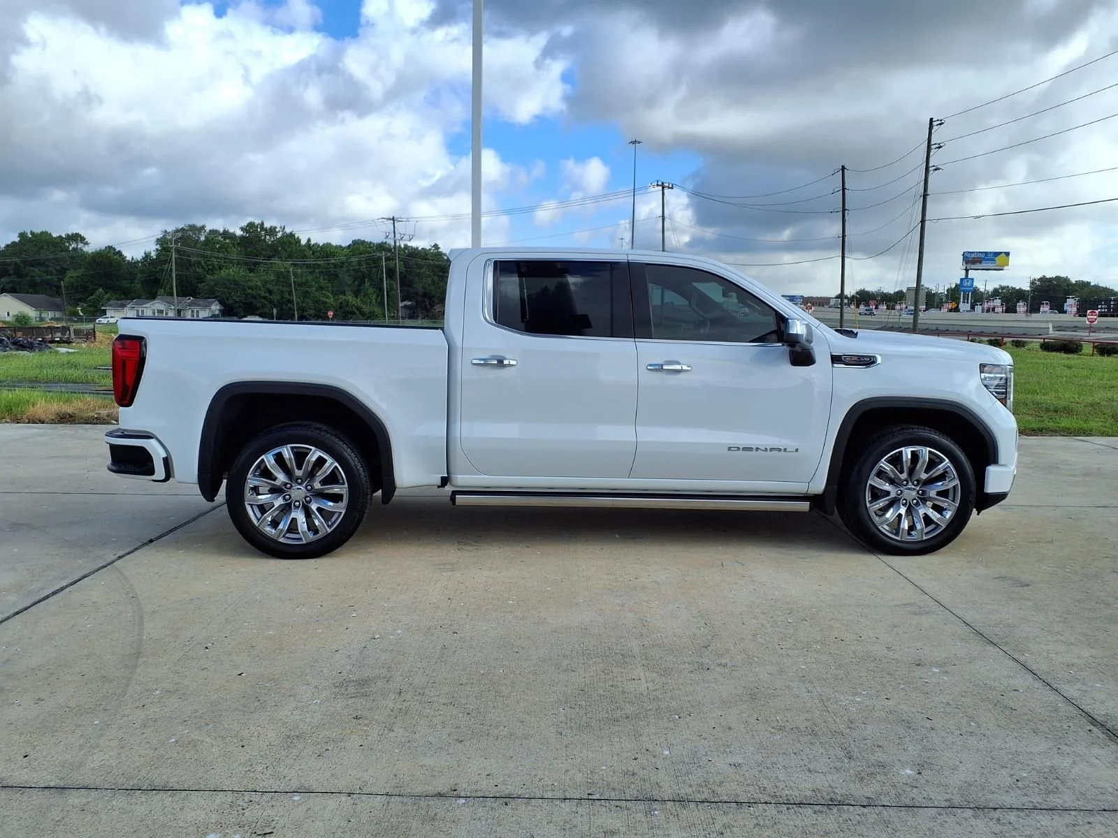 Used 2024 White GMC Denali image 5