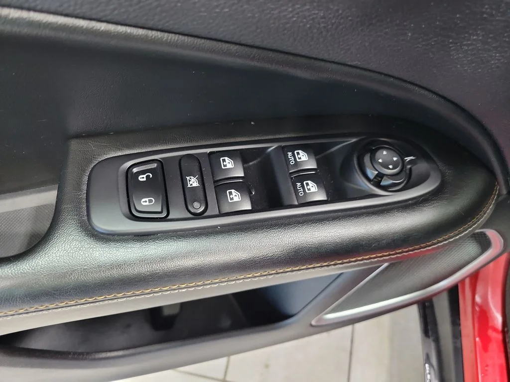 Used 2019 Red Jeep Latitude image 29