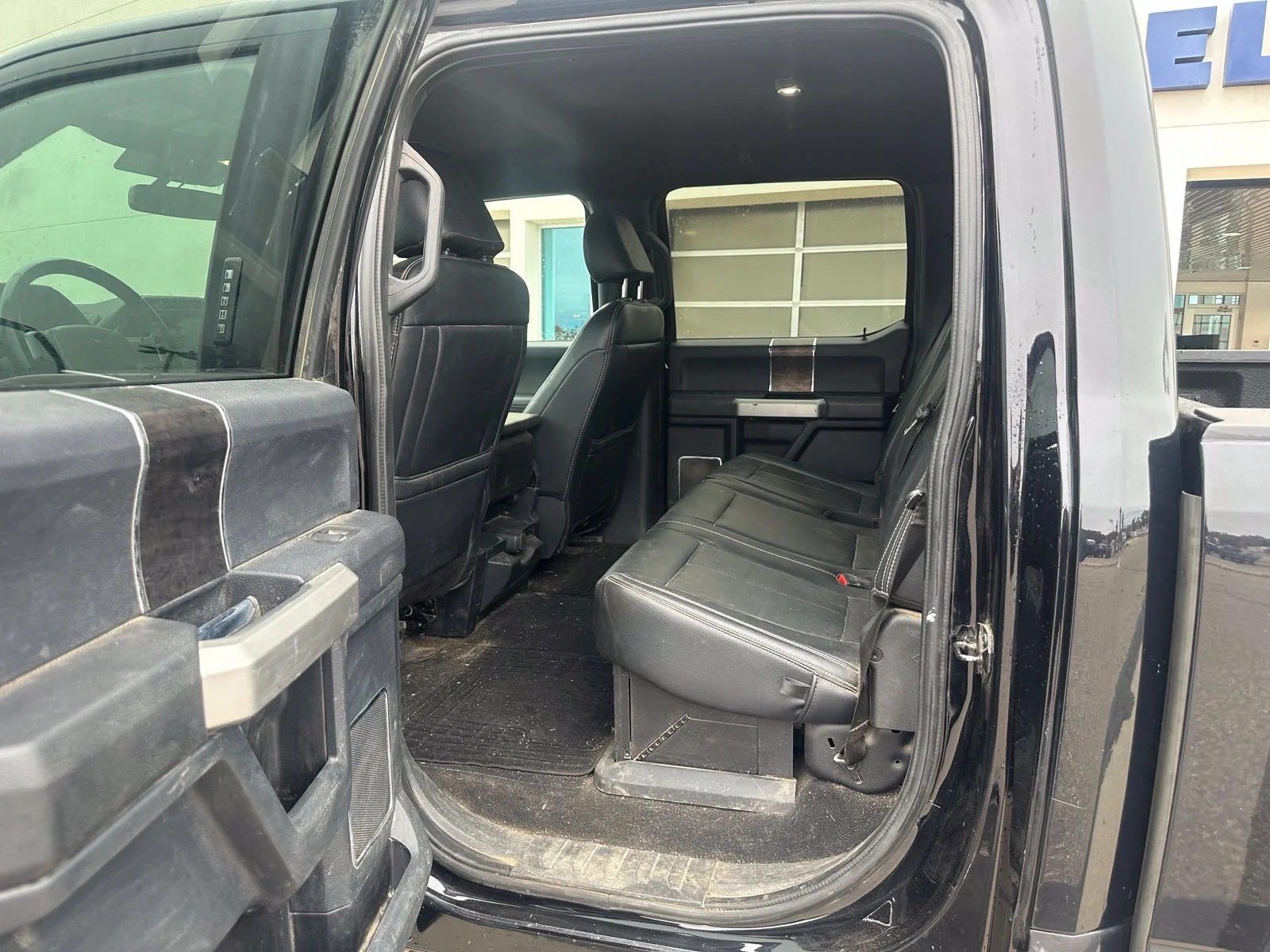 Used 2022 Black Metallic Ford Lariat image 5