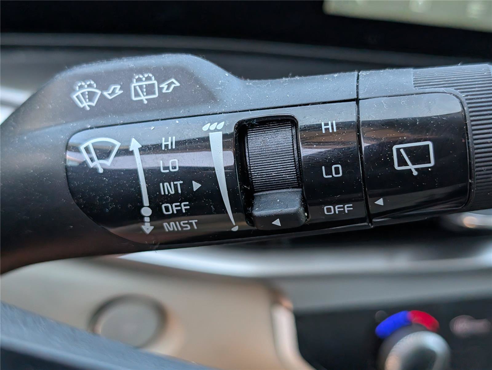 Used 2025 Wolf Gray Kia S image 27
