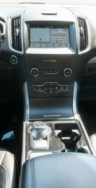 Used 2019 Gray Ford SEL image 18