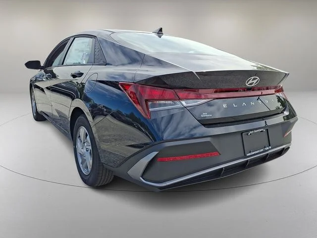 New 2026 Black Hyundai SE image 3