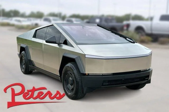 2025 Tesla Cybertruck Long Range's photo