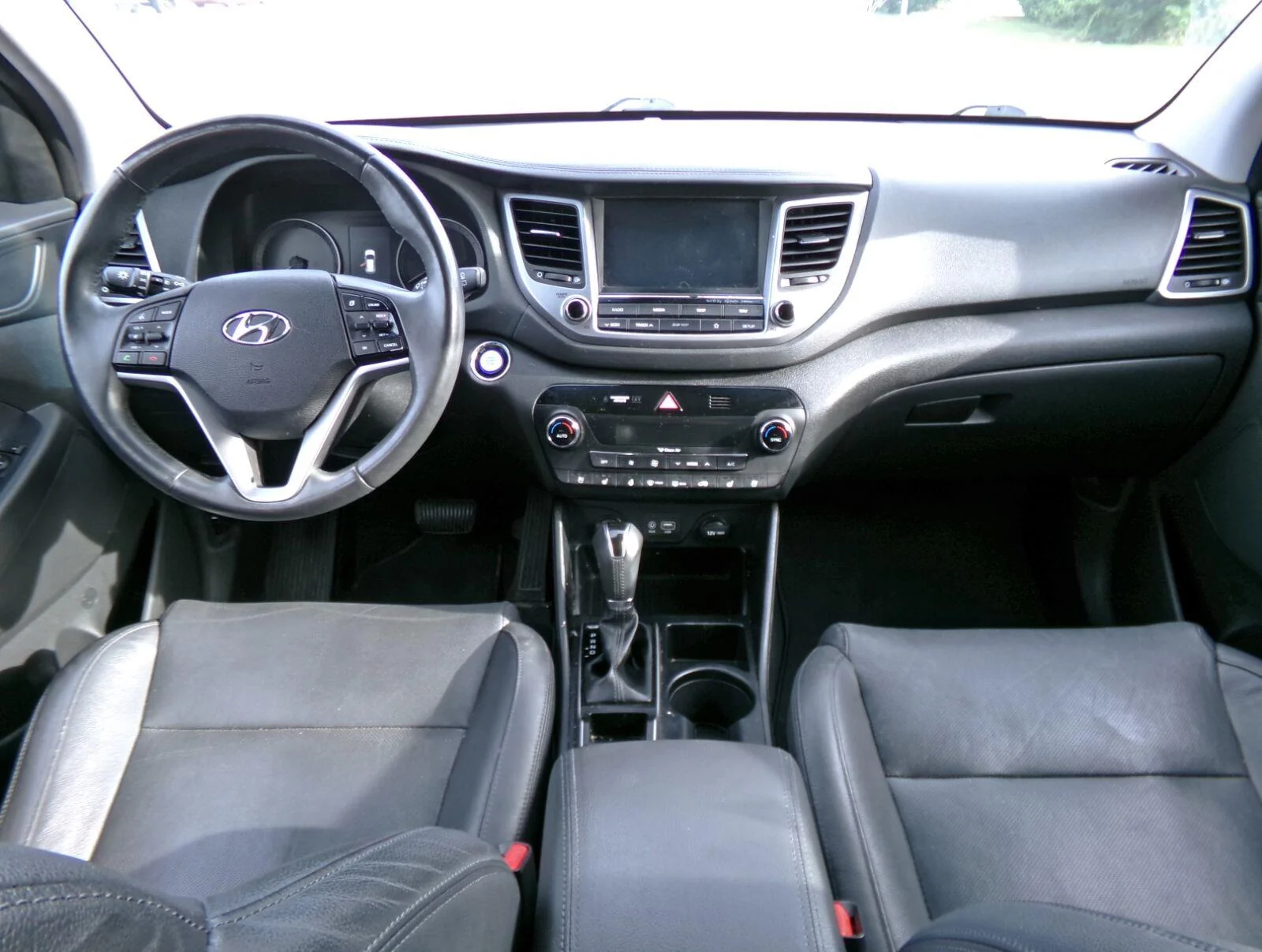 Used 2018 Black Noir Pearl Hyundai Limited image 7