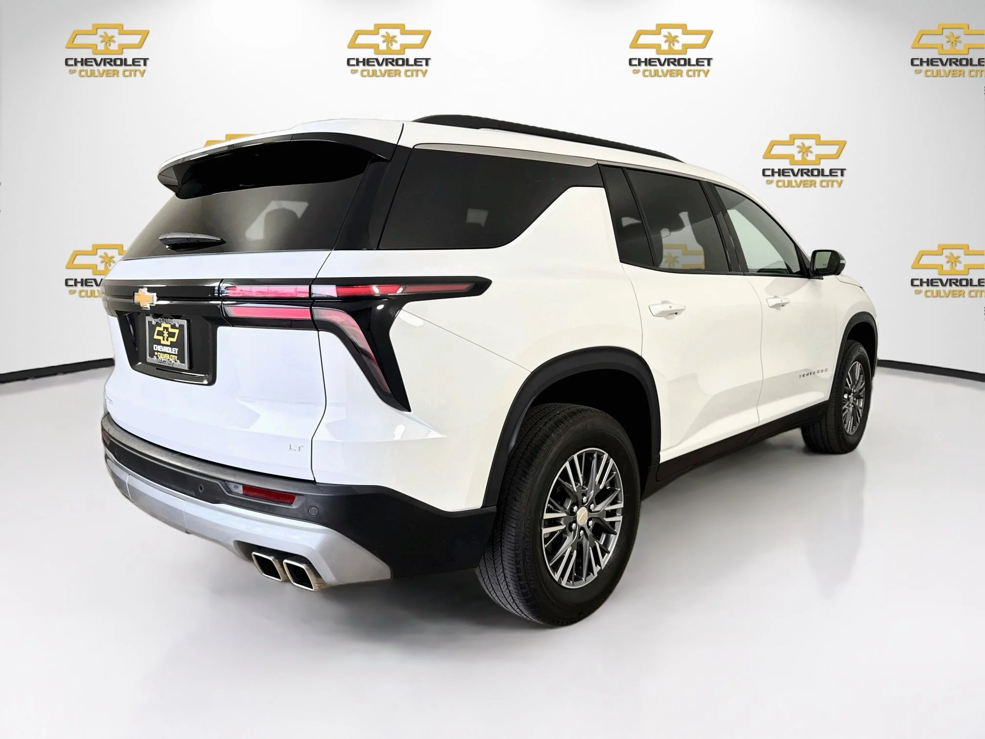 Used 2024 Summit White Chevrolet LT image 8
