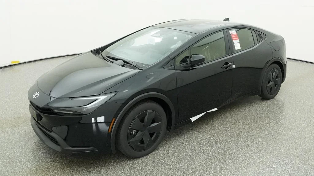 2026 Toyota Prius LE FWD's photo