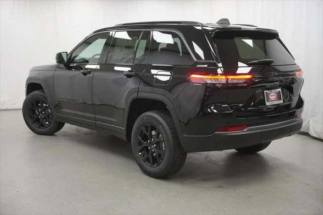 New 2026 Diamond Black Crystal Pearl-Coat Exterior Paint Jeep Laredo image 13