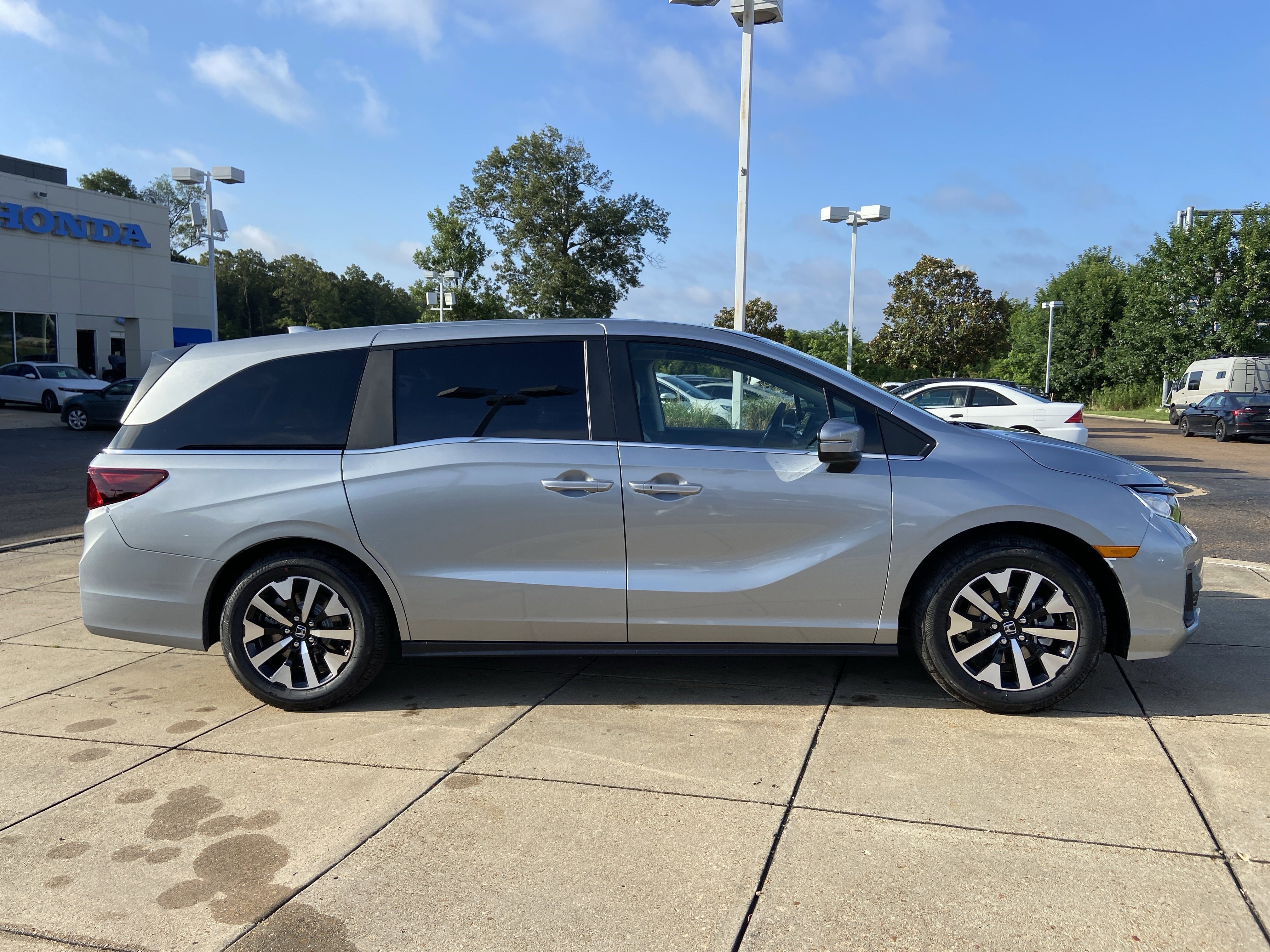 New 2026 Solar Silver Metallic Honda EX-L image 11