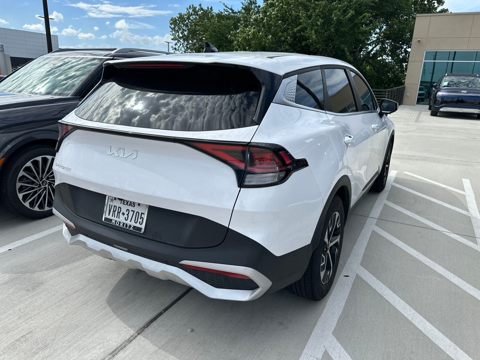 Used 2025 Glacial White Pearl Kia EX image 7