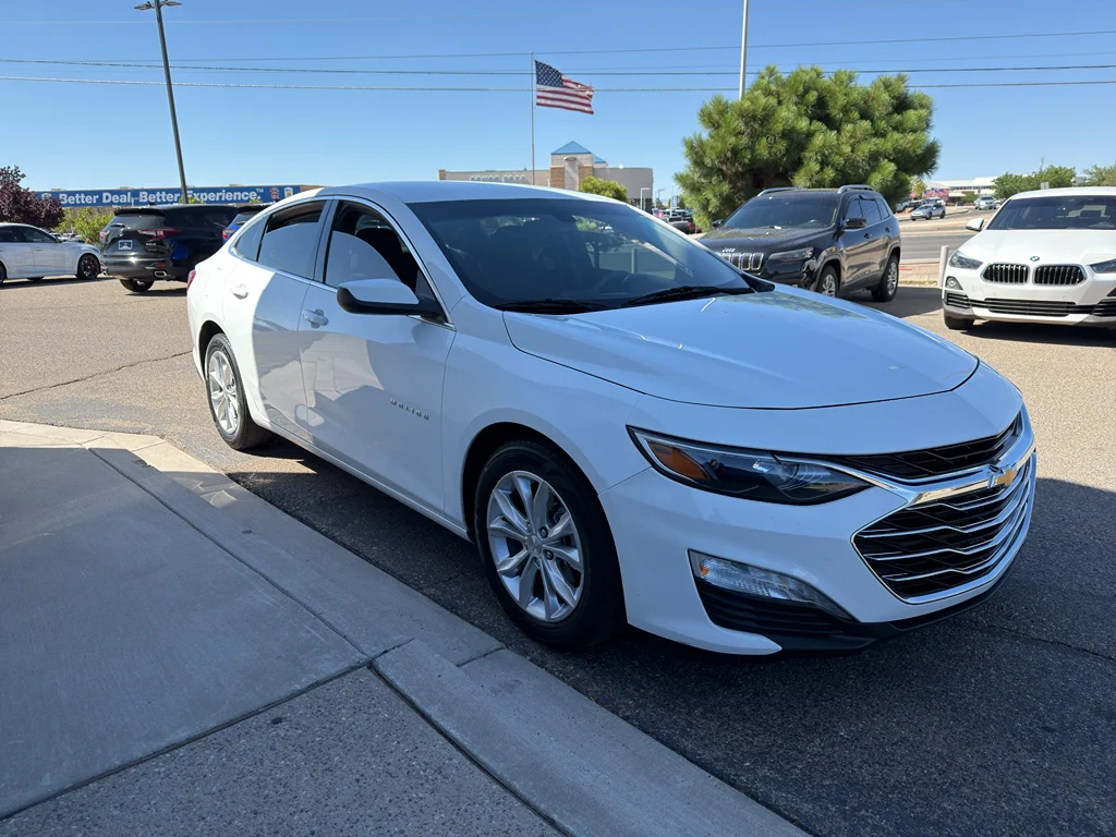 Used 2021 SUMMIT WHITE Chevrolet LT image 4