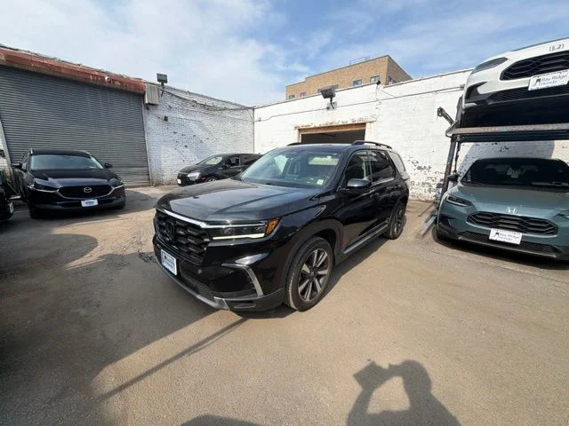Used 2023 Black Honda Touring image 1