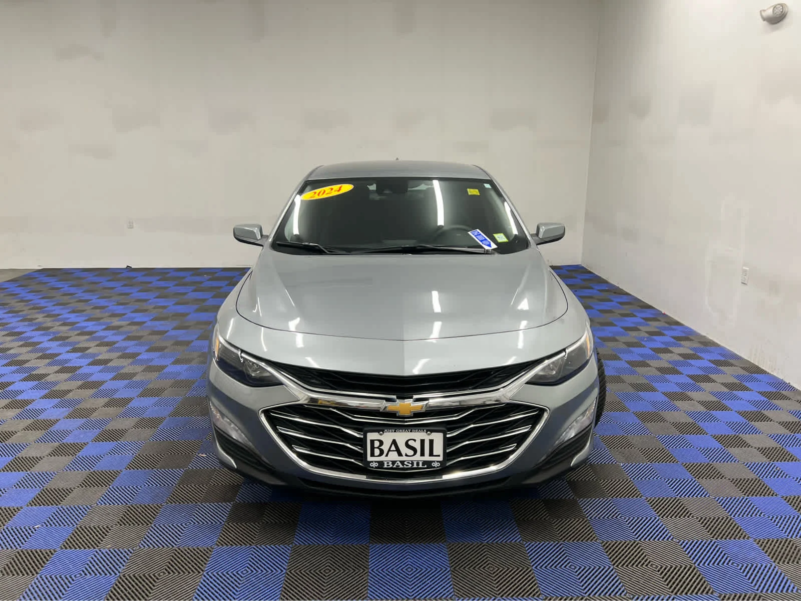 Used 2024 Sterling Gray Metallic Chevrolet LT image 9