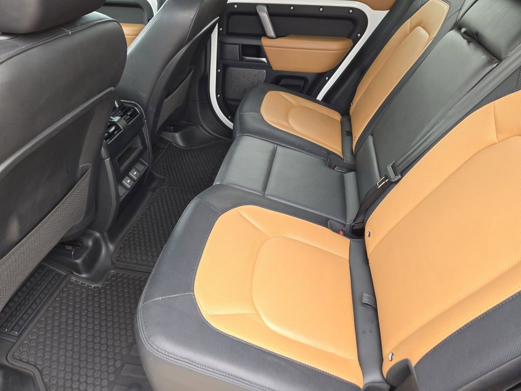 Used 2024 White Land Rover X-Dynamic SE image 20