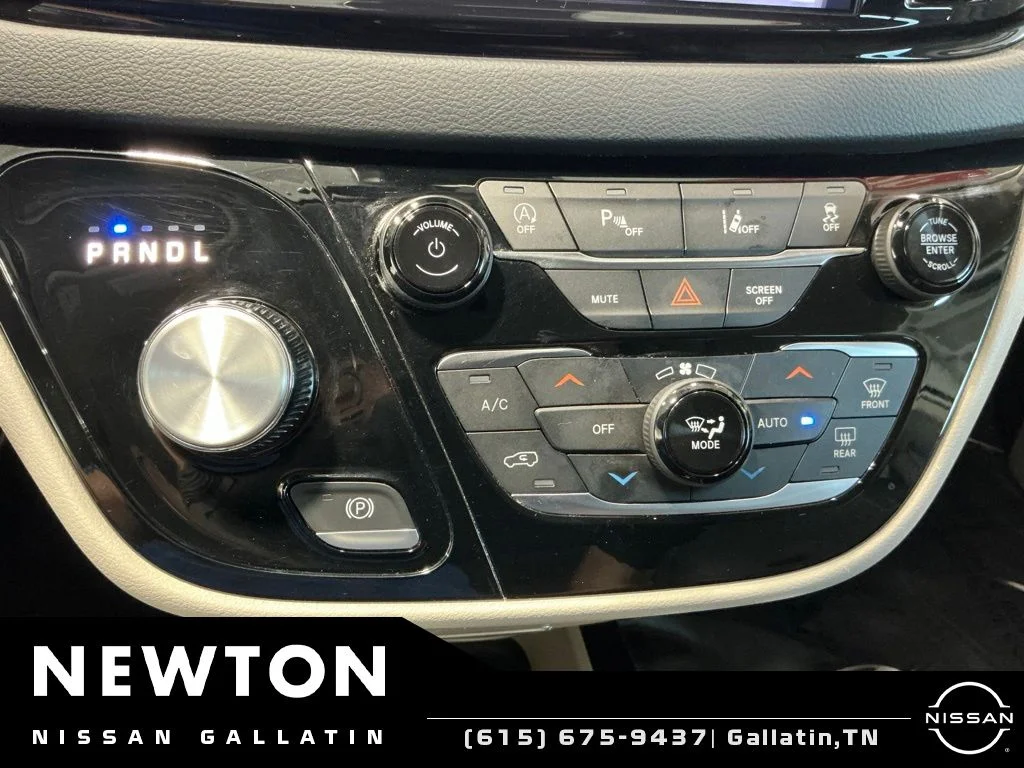 Used 2023 Bright White Clearcoat Chrysler Touring L image 10