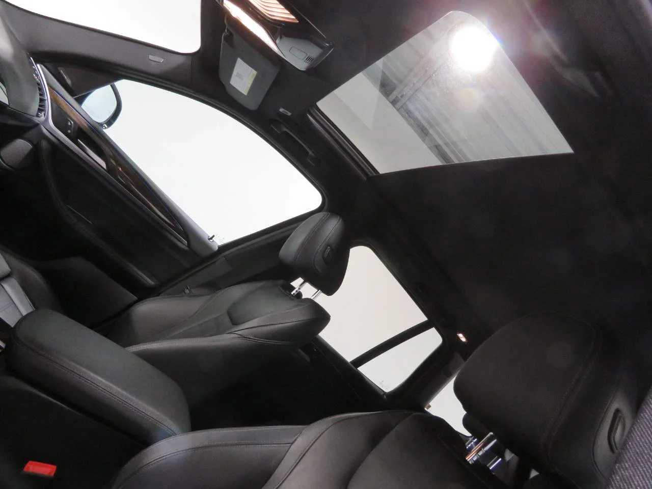 Used 2020 Dark Graphite Metallic BMW xDrive30e image 15