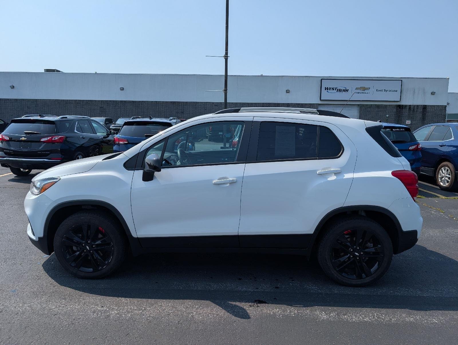 Used 2022 Summit White Chevrolet LT image 8