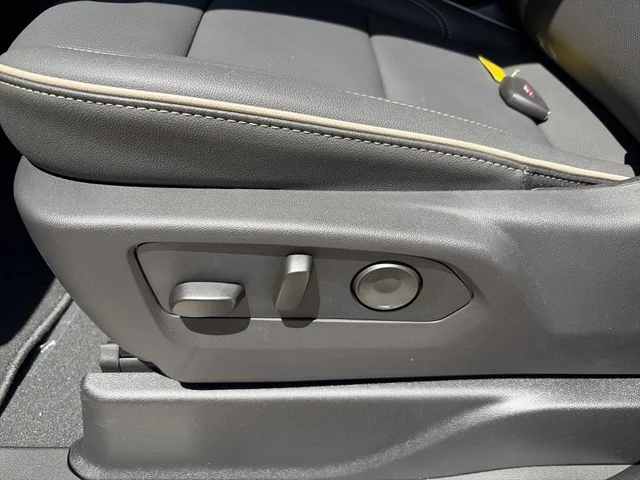 New 2026 White GMC Elevation image 15