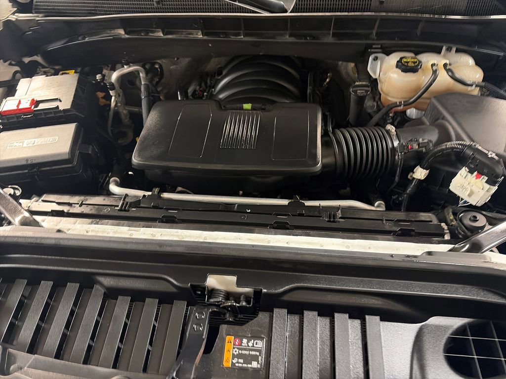 Used 2024 Summit White GMC Elevation image 3