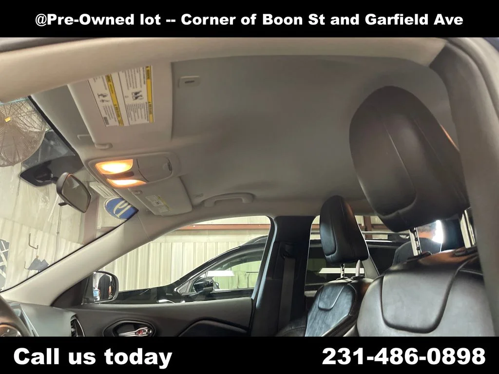 Used 2019 Blue Jeep Latitude Plus image 13