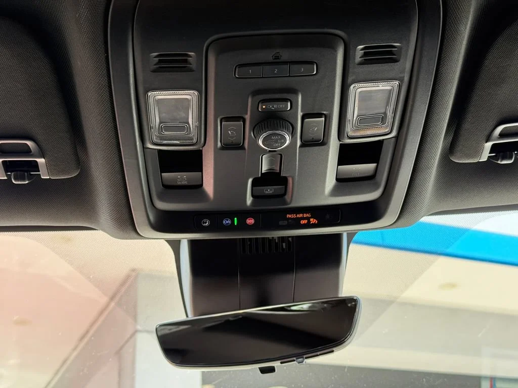 Used 2023 Iridescent Pearl Tricoat Chevrolet High Country image 24