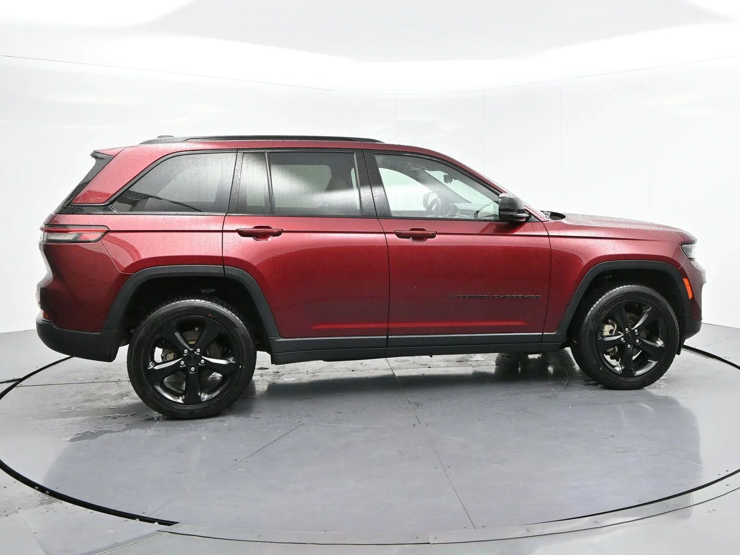 Used 2023 Velvet Red Pearlcoat Jeep Limited image 8