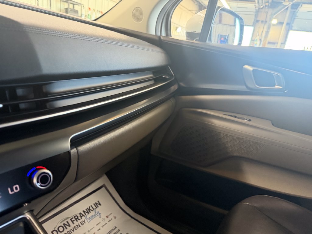 Used 2025 White Kia LXS image 13