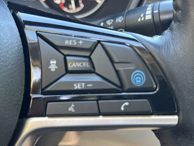 Used 2020 Blue Nissan 2.5 SL image 18