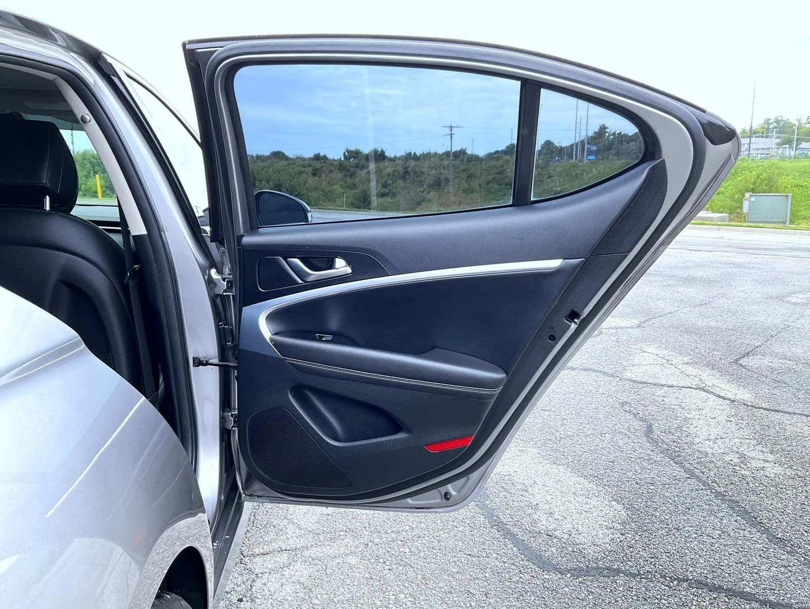 Used 2022 Silver Genesis 2.0T image 17