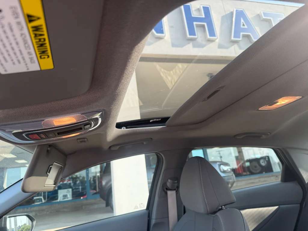 Used 2025 Amazon Gray Hyundai SEL Convenience image 12