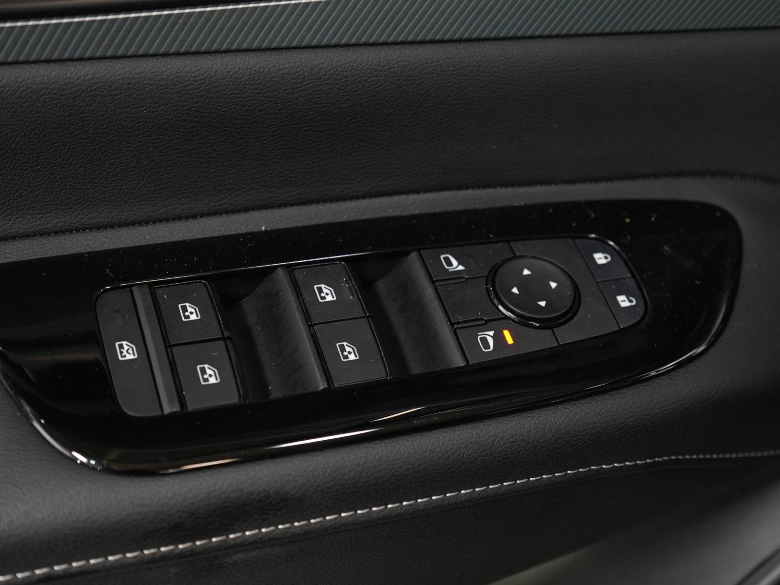 Used 2026 Super Black Nissan SL image 22
