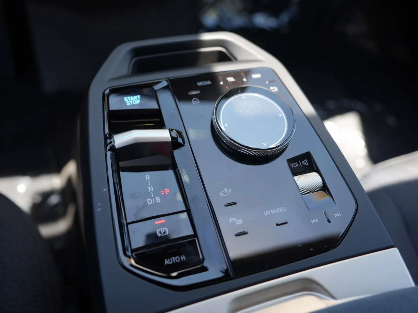 Used 2024 Alpine White BMW xDrive50 Sports Activity Vehicle image 20