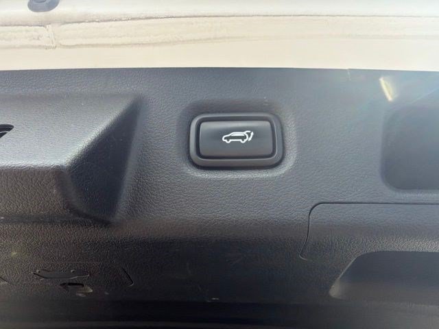 Used 2021 Quartz White Hyundai Limited image 17