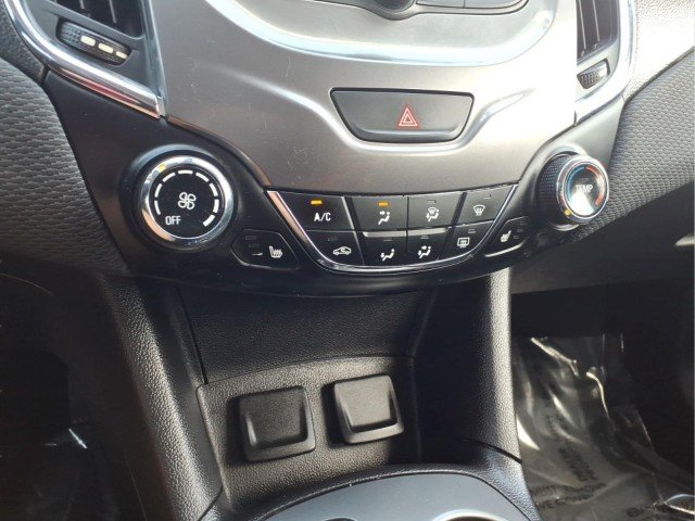 Used 2018 Summit White Chevrolet LT image 19
