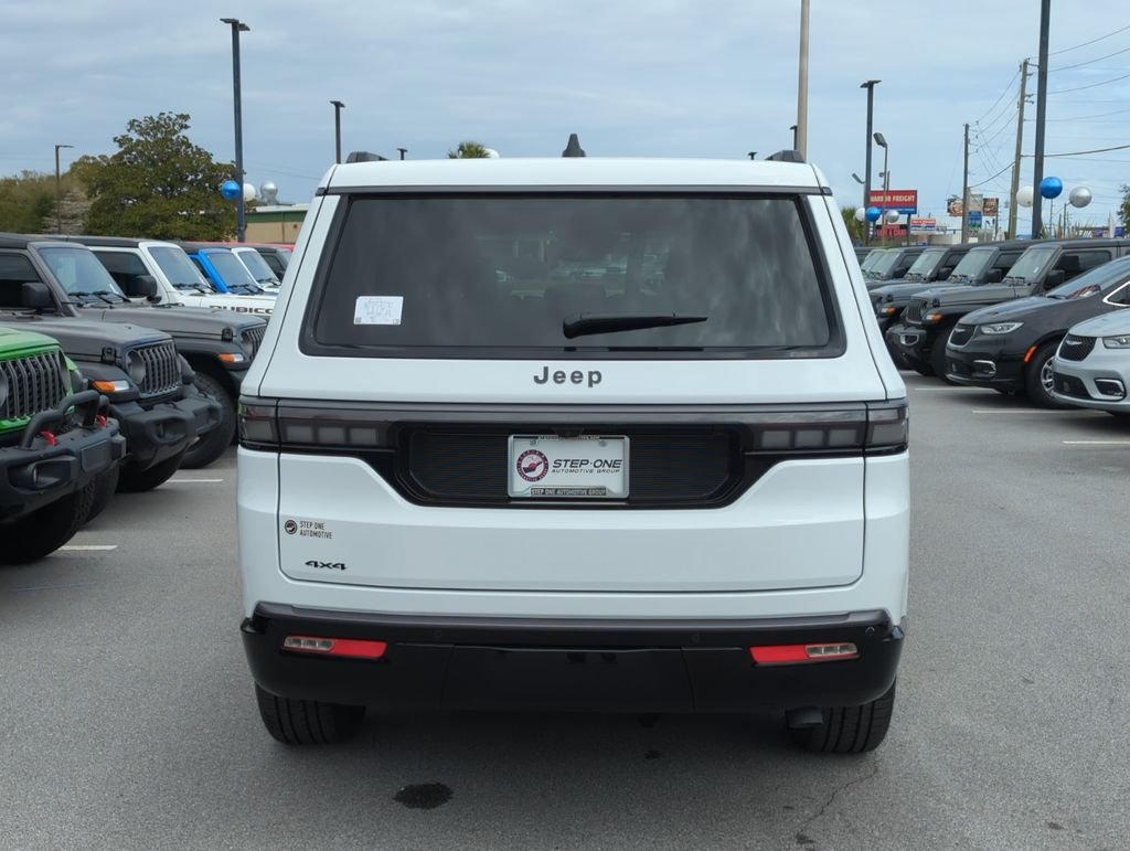 New 2026 Bright White Clear-Coat Exterior Paint Jeep Limited Altitude image 6