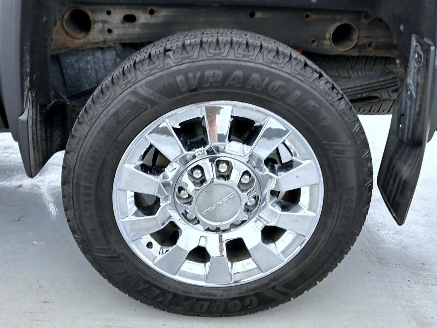 Used 2015 Black GMC Denali image 23