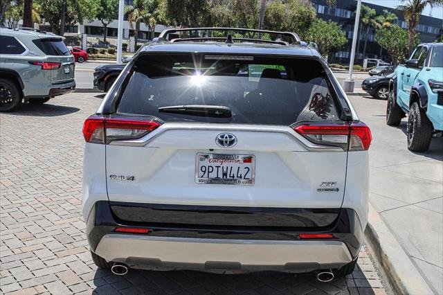 Certified Used 2024 MID BLK/WIND CHILL Toyota  image 7