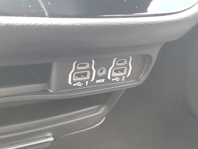 Used 2025 White Chrysler Select image 28