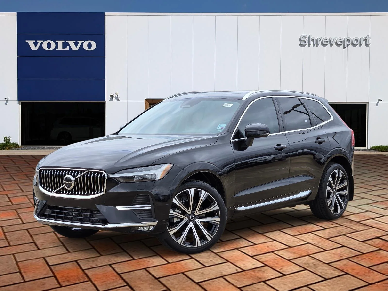 2023 Volvo XC60 B5 Ultimate Bright Theme AWD's photo