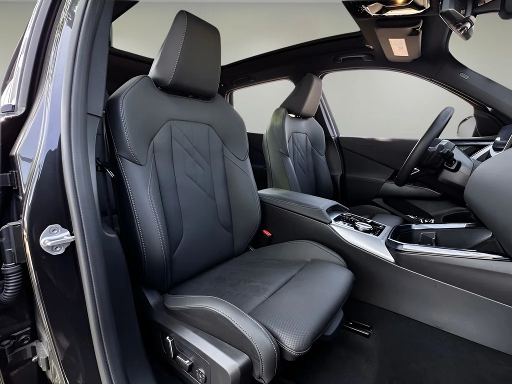 Used 2025 Dark Graphite BMW 30 xDrive image 21