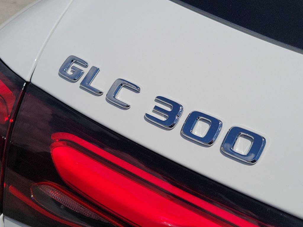 New 2027 Polar White Mercedes-Benz GLC 300 image 7