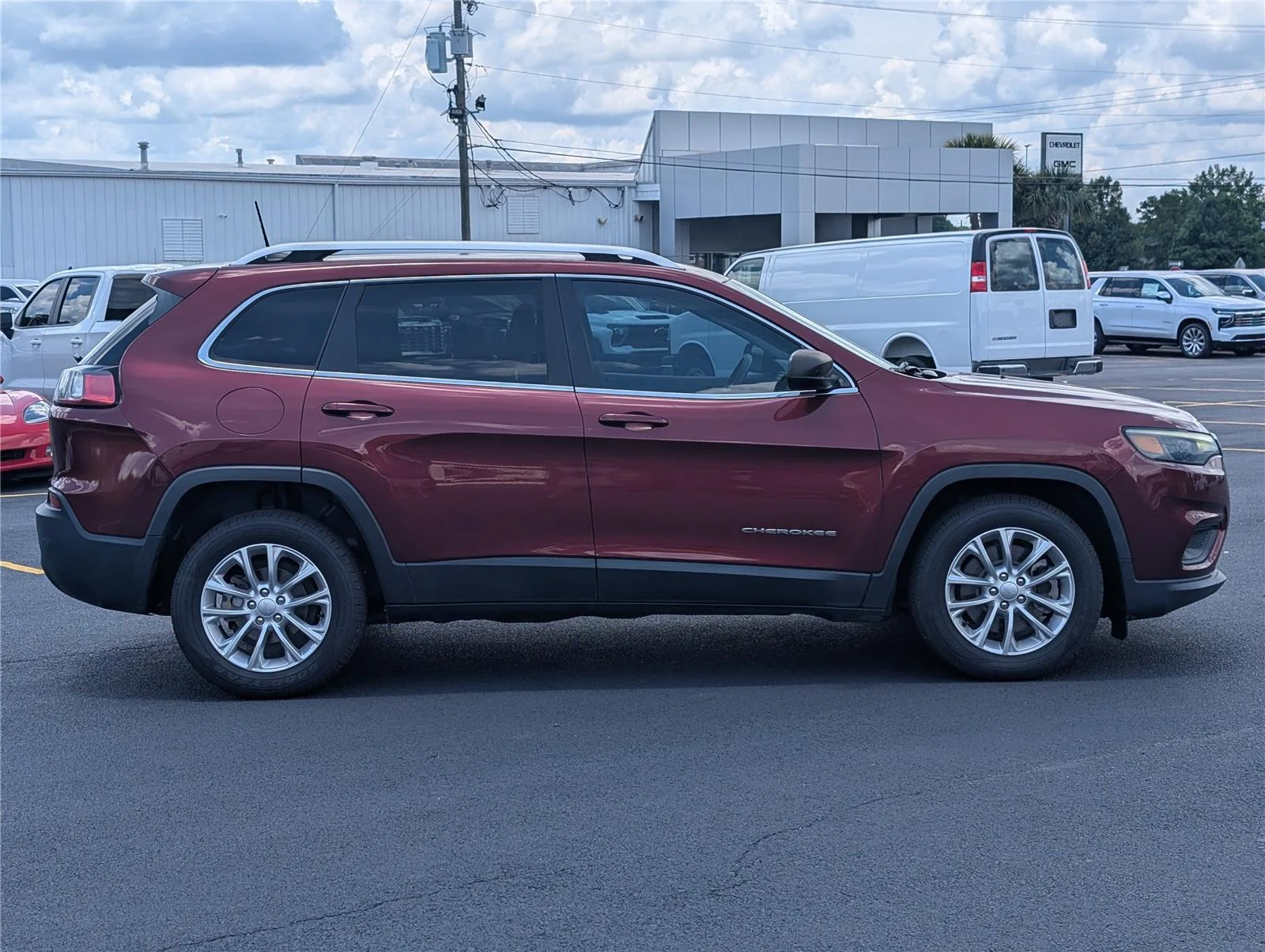 Used 2019 Velvet Red Pearlcoat Jeep Latitude image 6