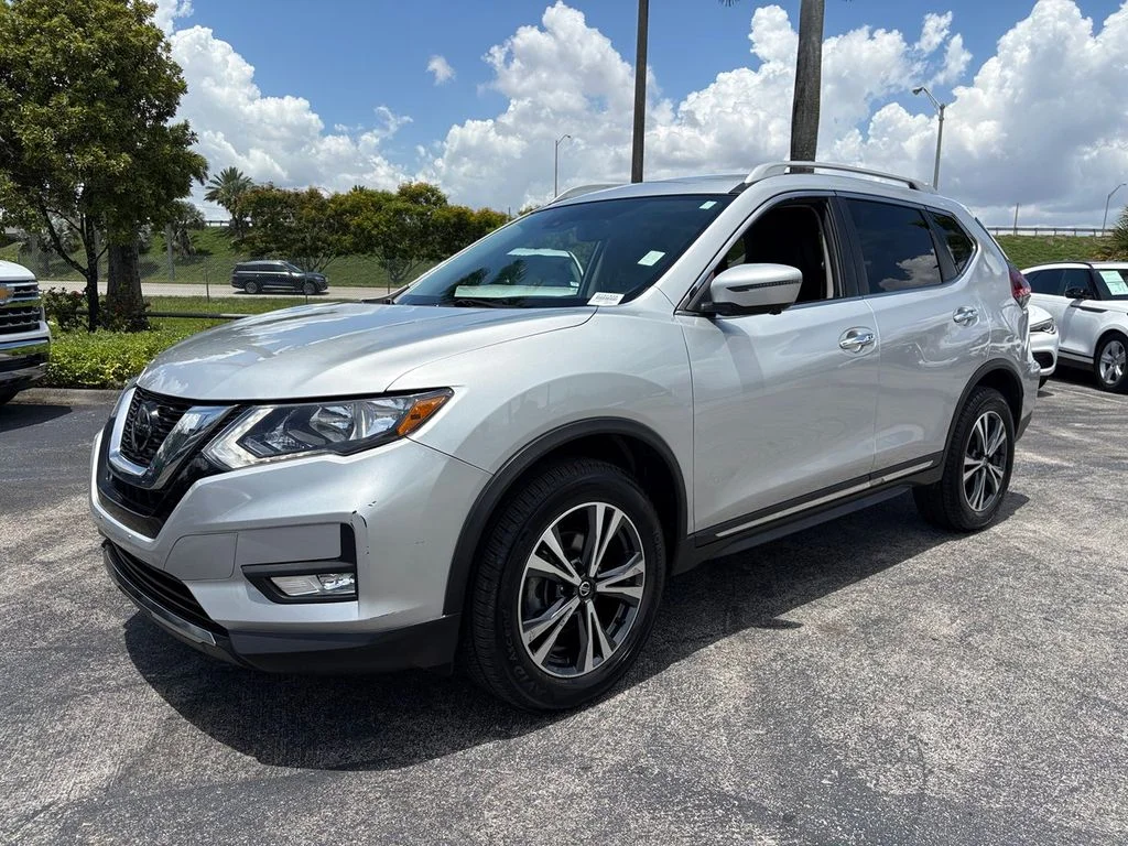 Used 2018 Silver Nissan SL image 14