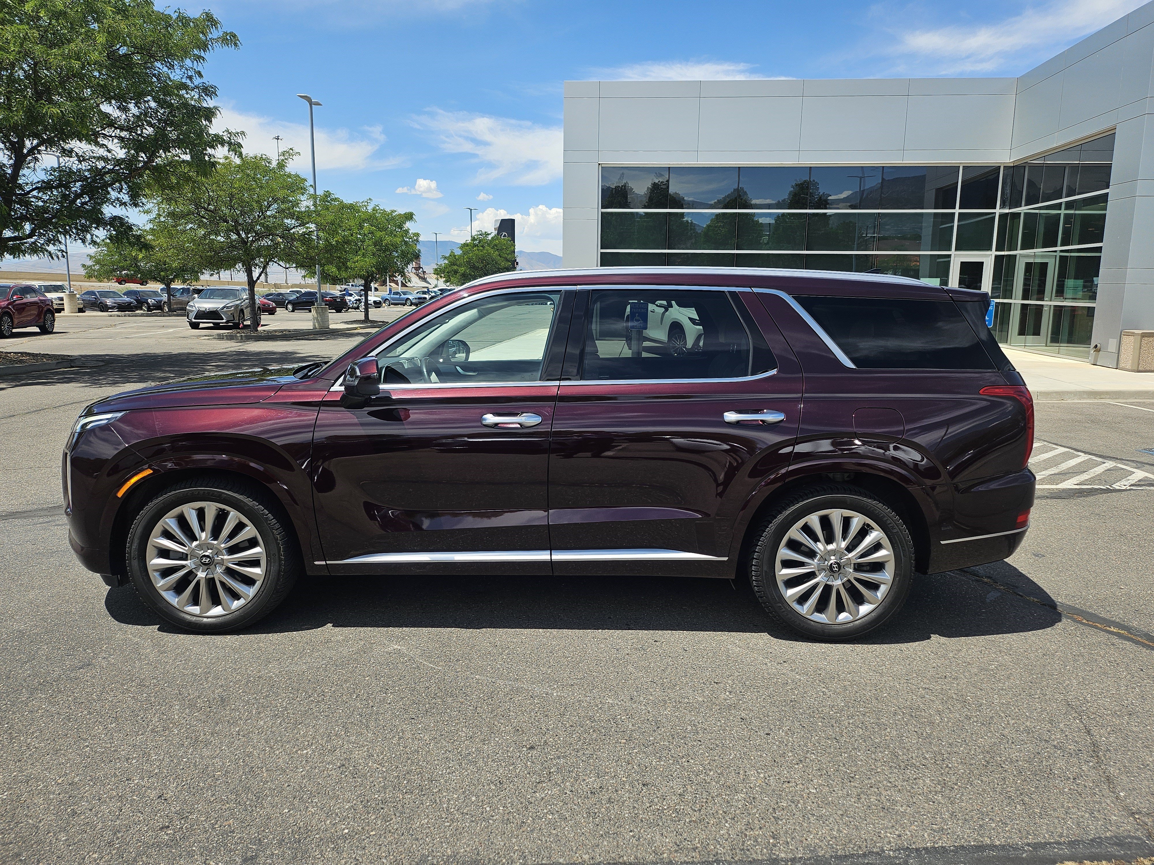 Used 2020 Sierra Burgundy Hyundai Limited image 9
