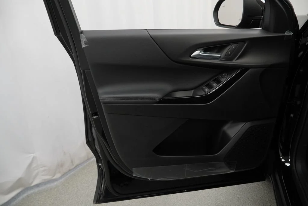 2027 Chevrolet Equinox LT - Photo 21