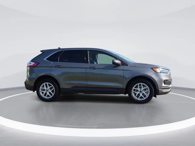 Used 2024 Gray Ford SEL image 9