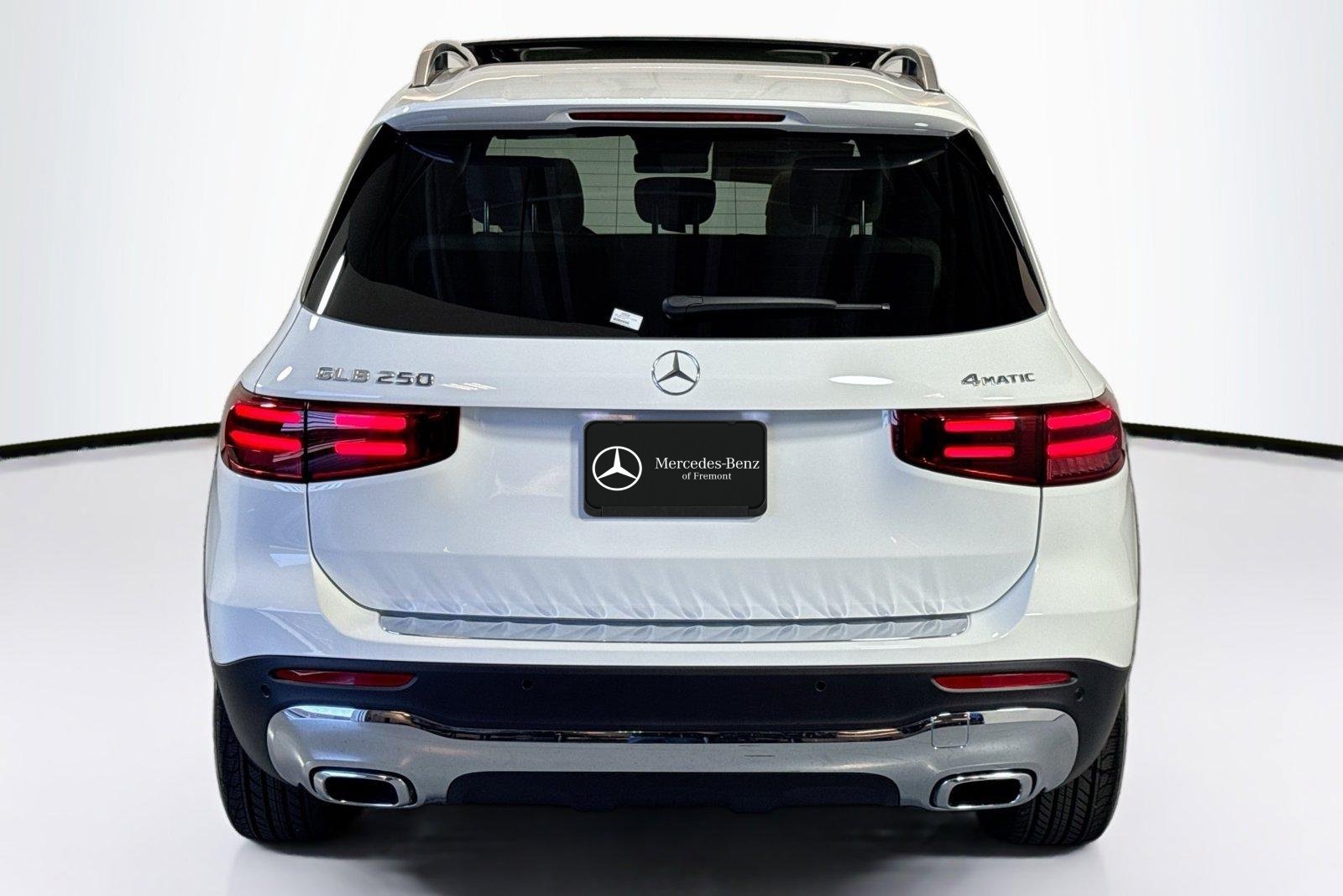 New 2026 Polar White Mercedes-Benz GLB 250 image 6
