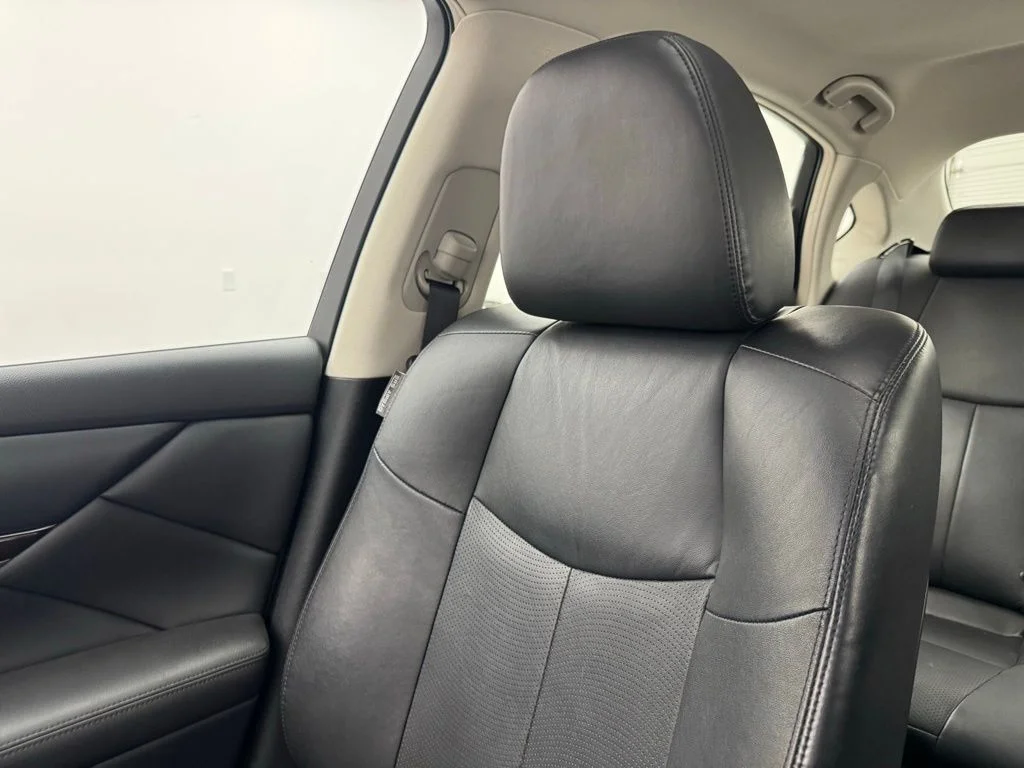 Used 2017 Hermosa Blue INFINITI 3.7X image 41