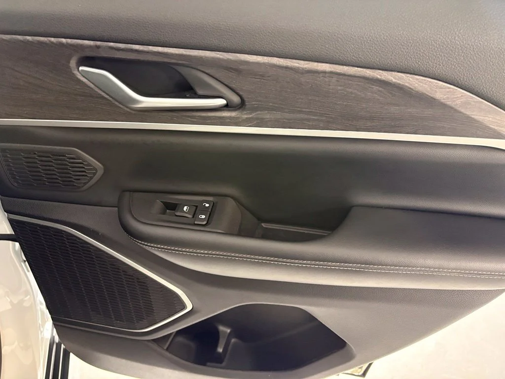 Used 2024 White Jeep 4xe image 14